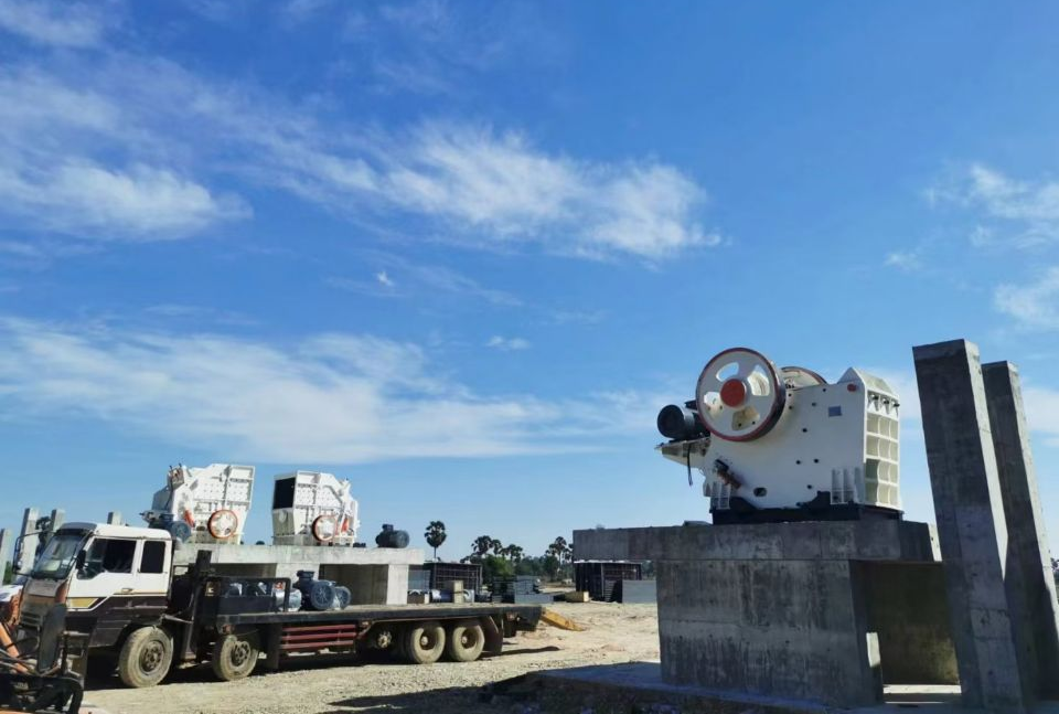 A Vietnamese customer purchased a 150-ton-per-hour crushing production line from  Shifu Environmental